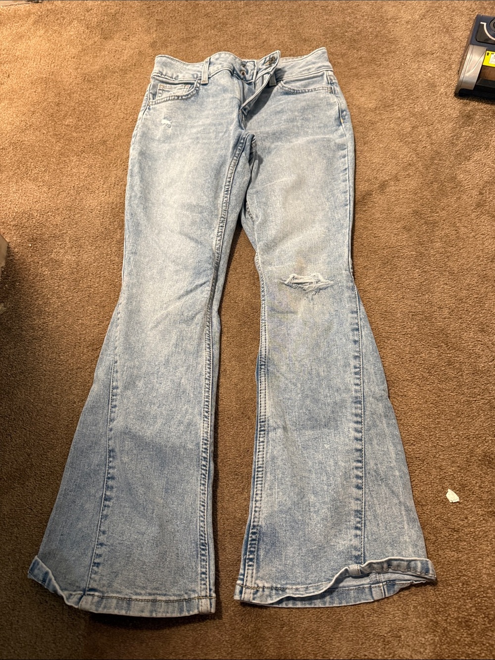 Kohl's Light Blue Flare Jeans with Distressed Knee